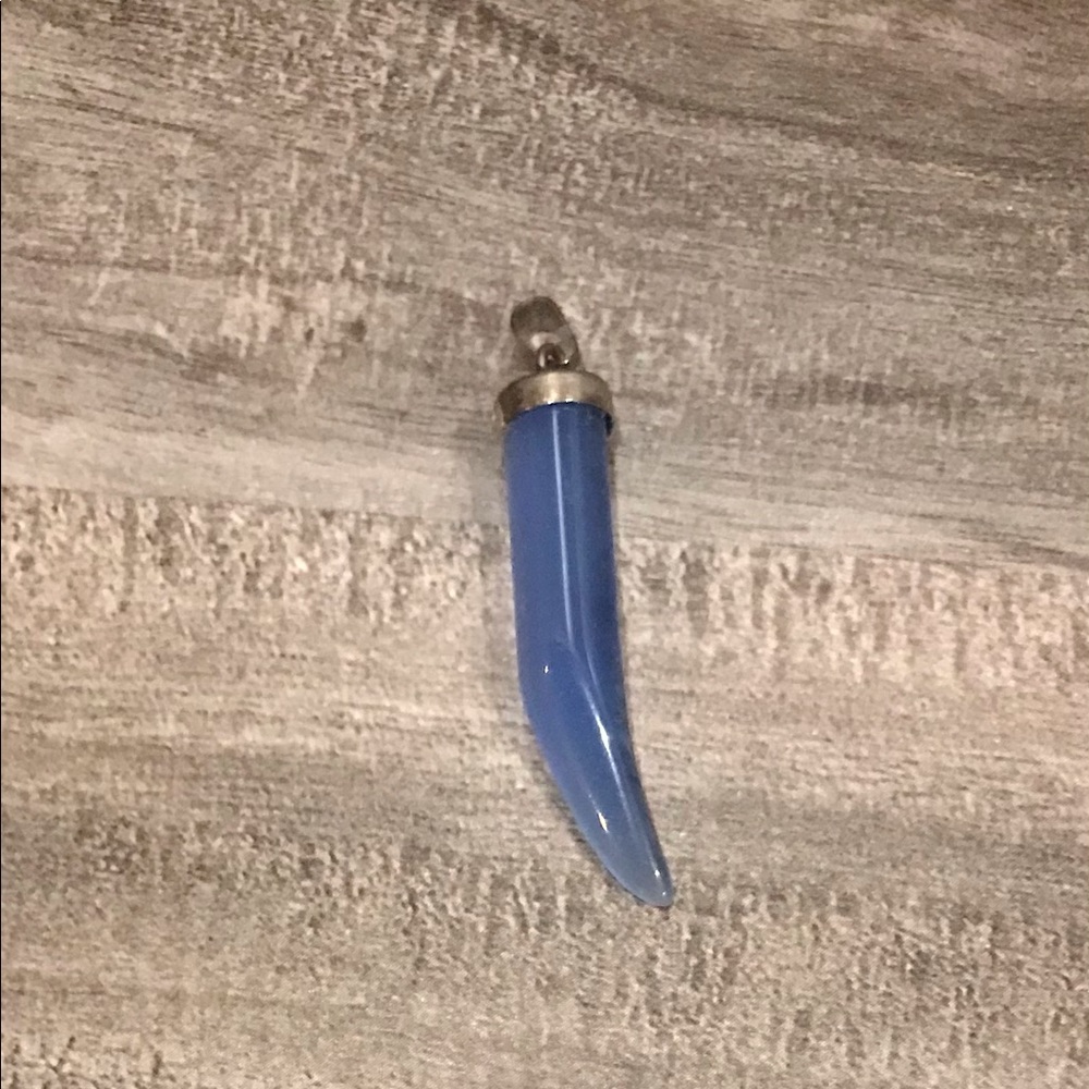 8/$25 💐🌸🌺blue stone pendant